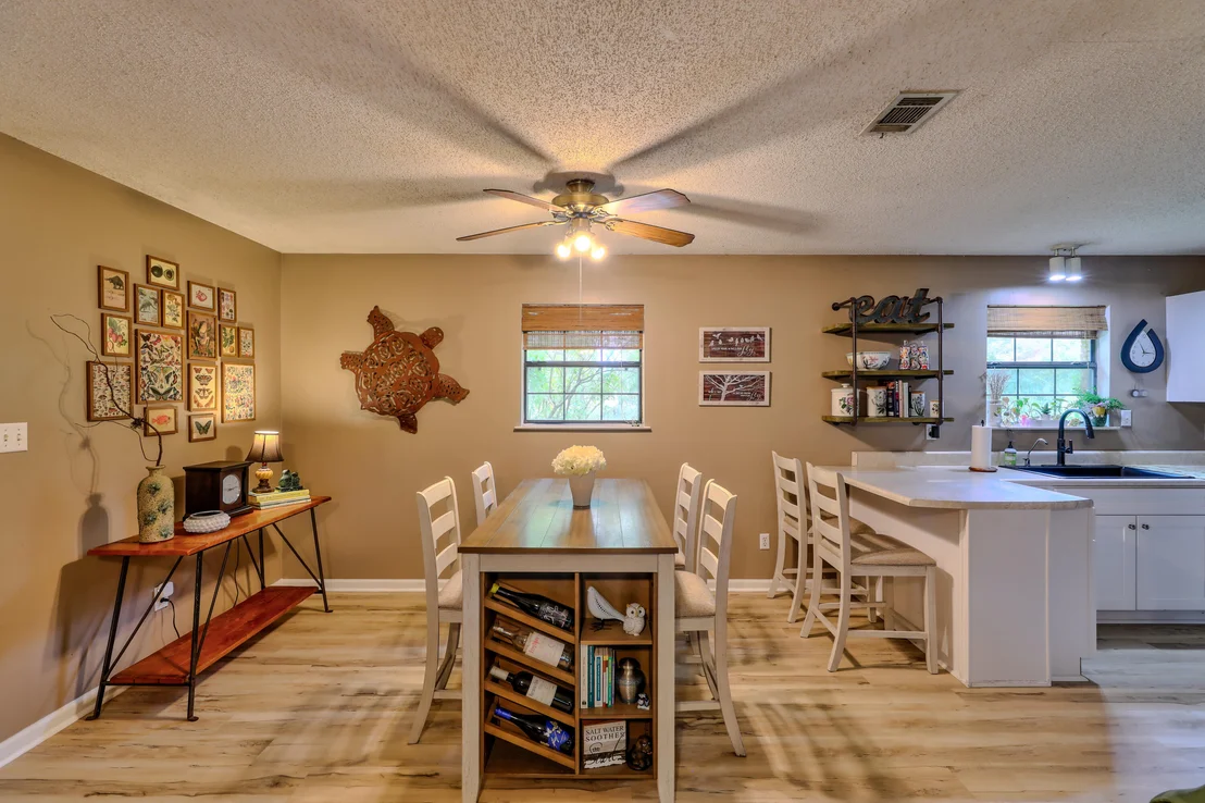 Photo of 11 W Bayou Forest Drive