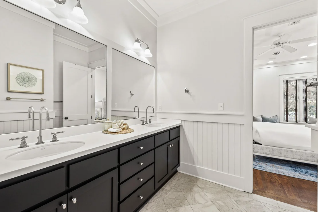 Photo of 30 N Shingle Lane