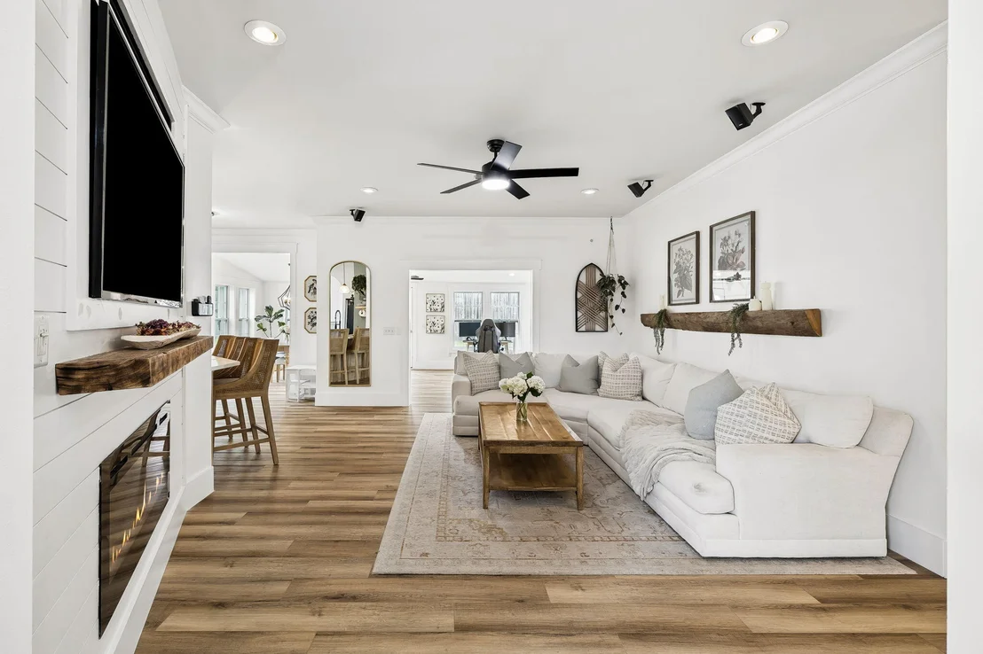 Photo of 1025 Forest Shore Drive