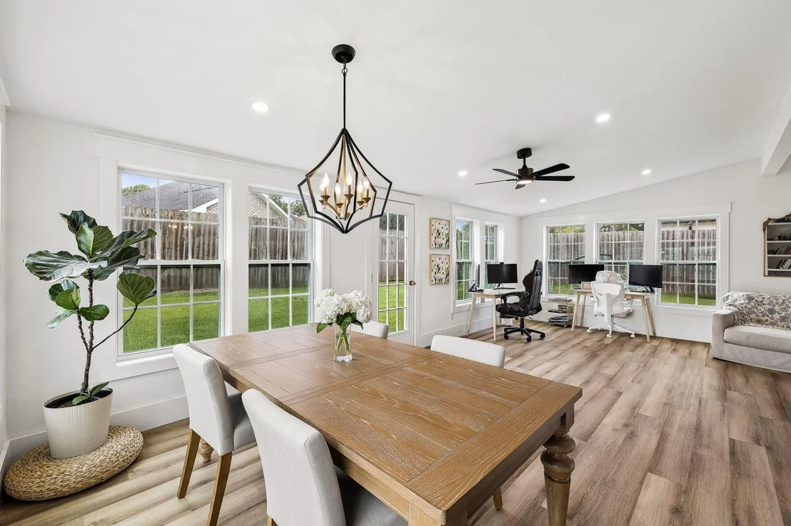 Photo of 1025 Forest Shore Drive