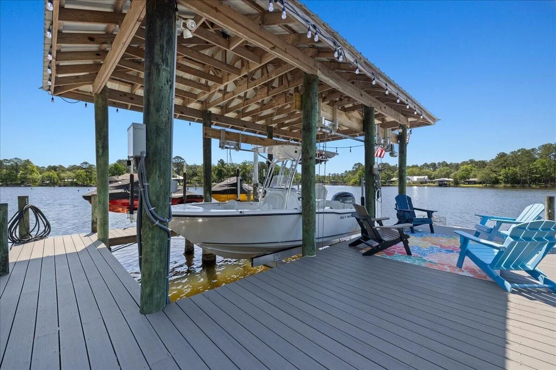 Photo of 103 W Bayou Forest Drive