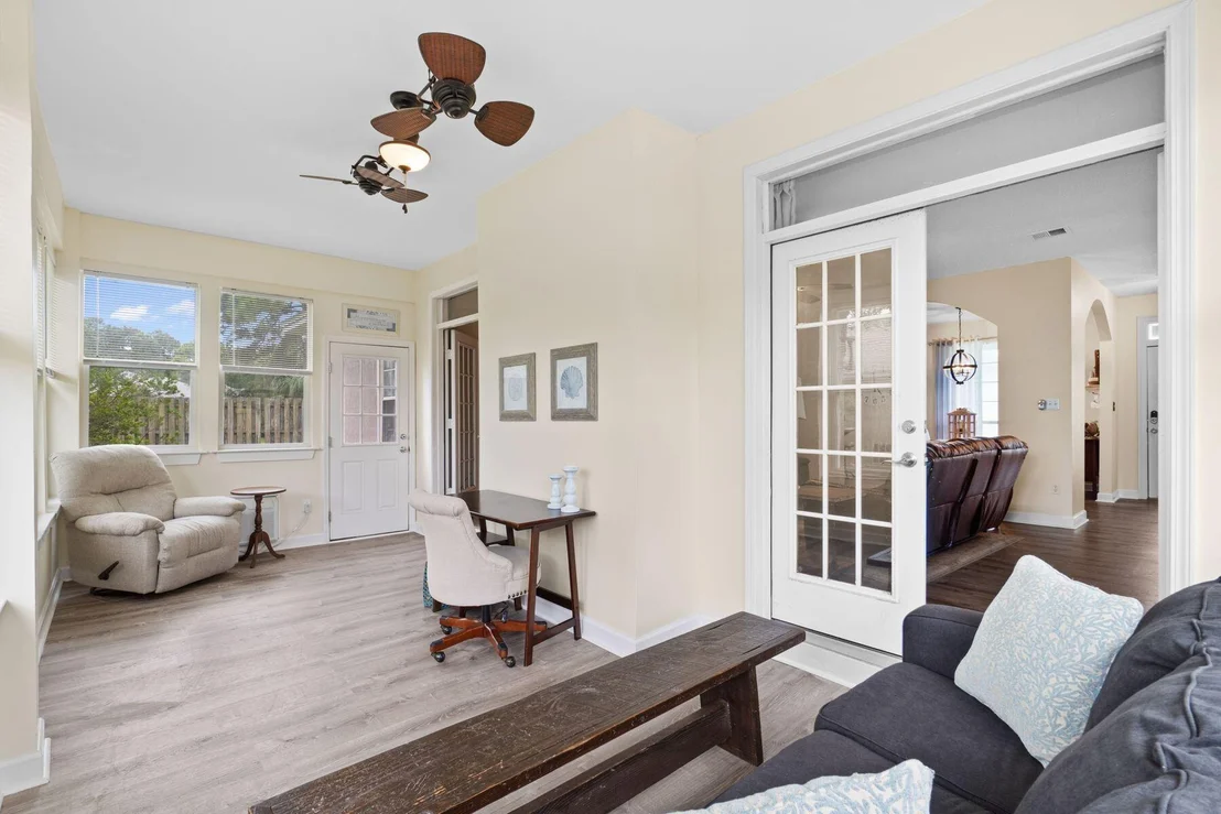 Photo of 180 Bonaire Boulevard