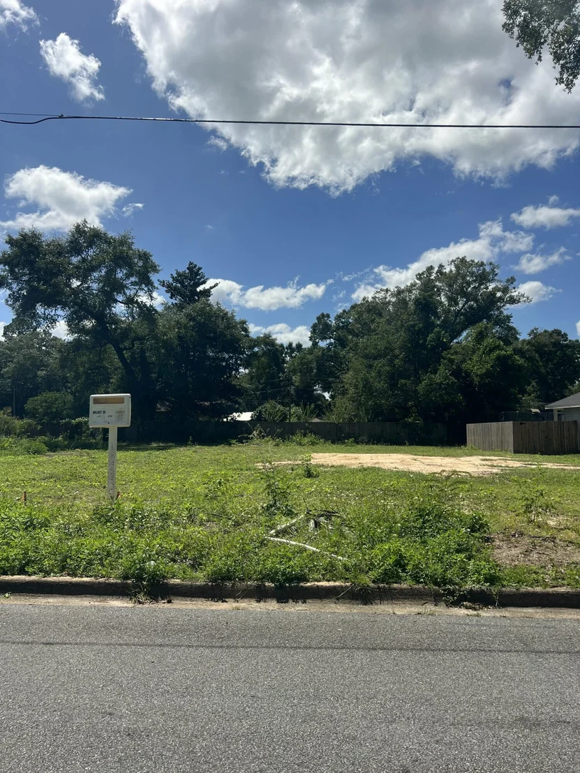 Photo of 673 W Walnut Avenue