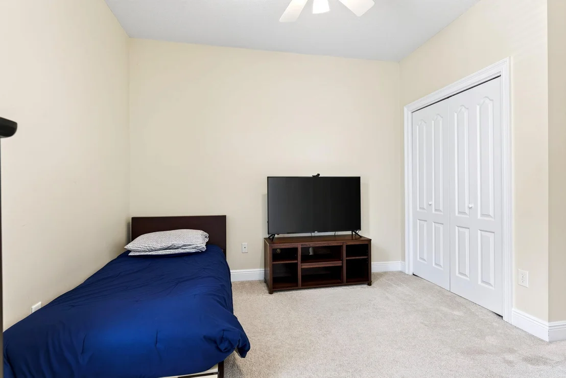 Photo of 601 W Lynn Brook
