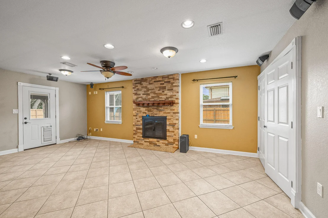 Photo of 3 NE Windsor Lane