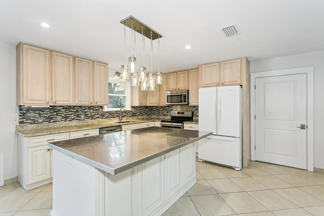 Photo of 424 Dracena Way