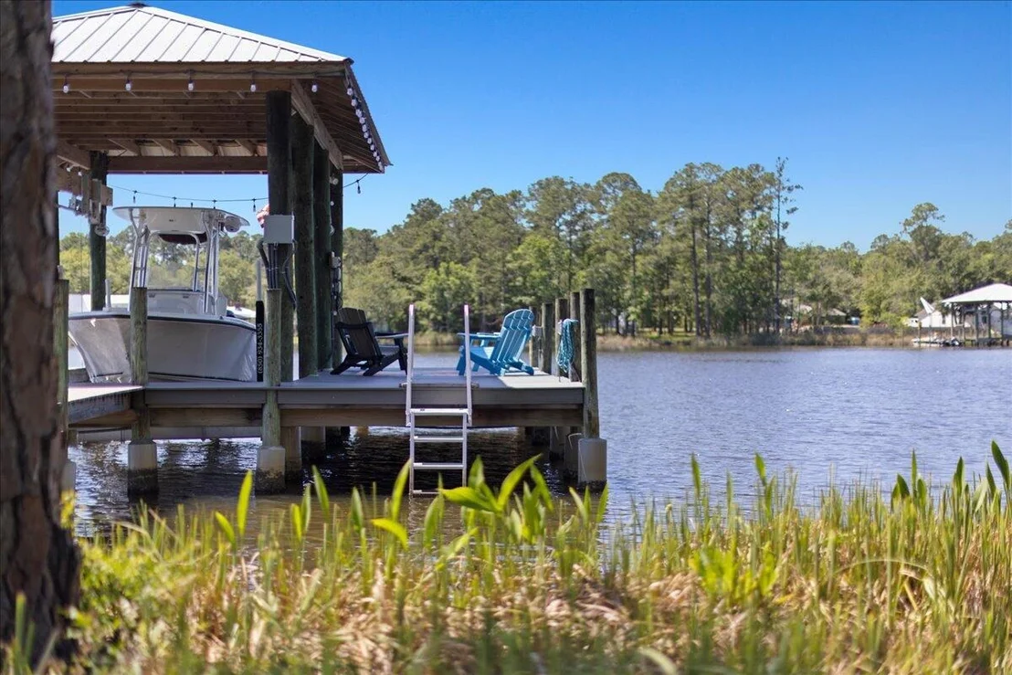 Photo of 103 W Bayou Forest Drive