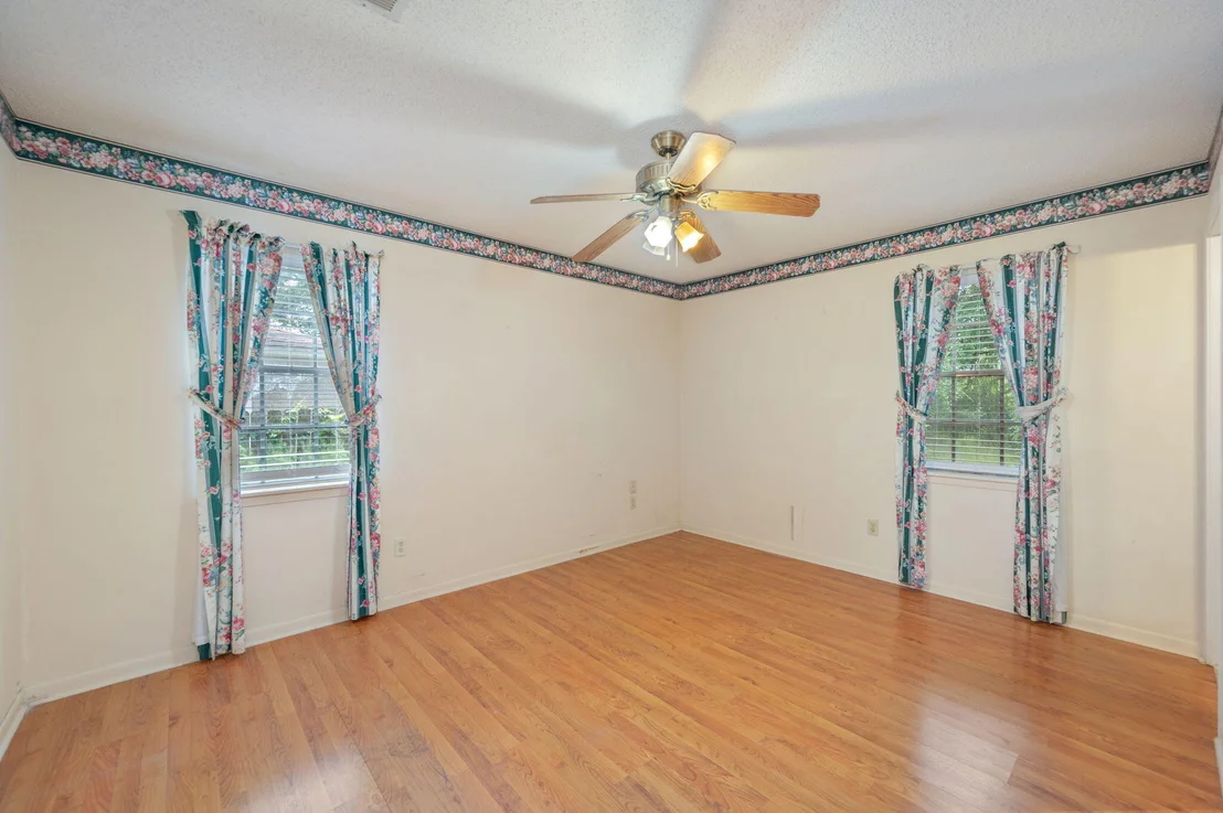 Photo of 17 8th Avenue