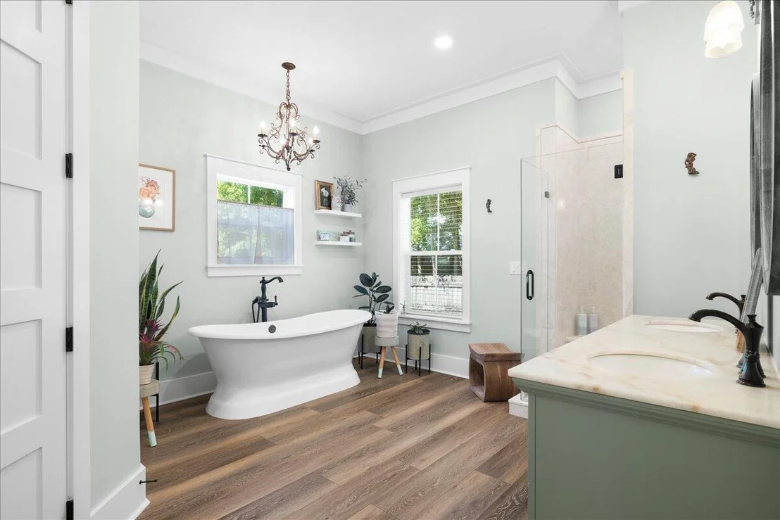 Photo of 103 W Bayou Forest Drive