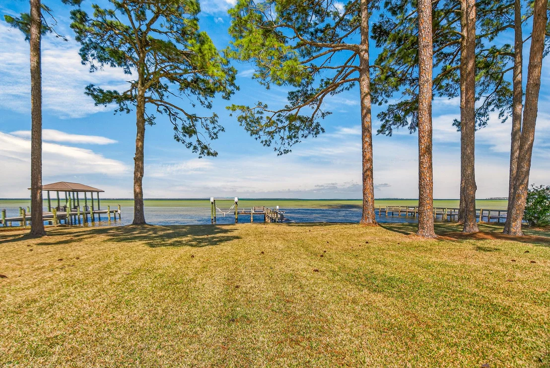 Photo of 186 Bayshore Drive