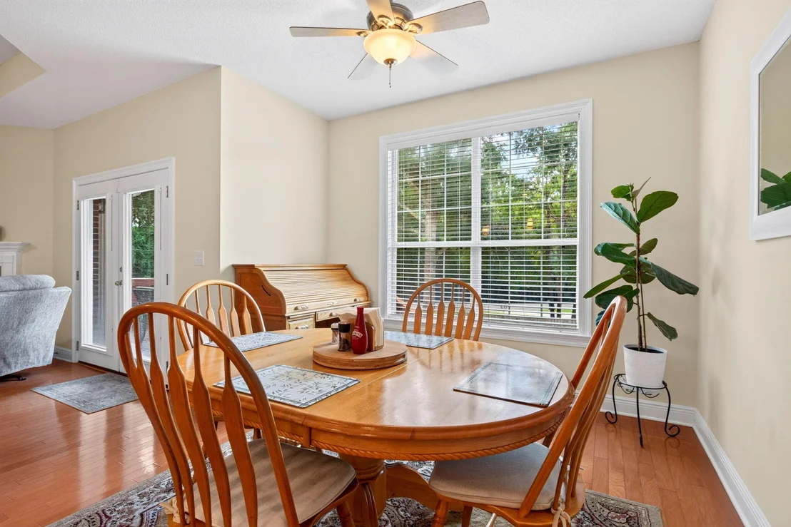 Photo of 601 W Lynn Brook