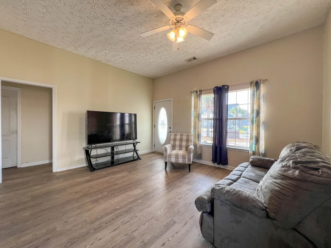 Photo of 501 Tropical Way