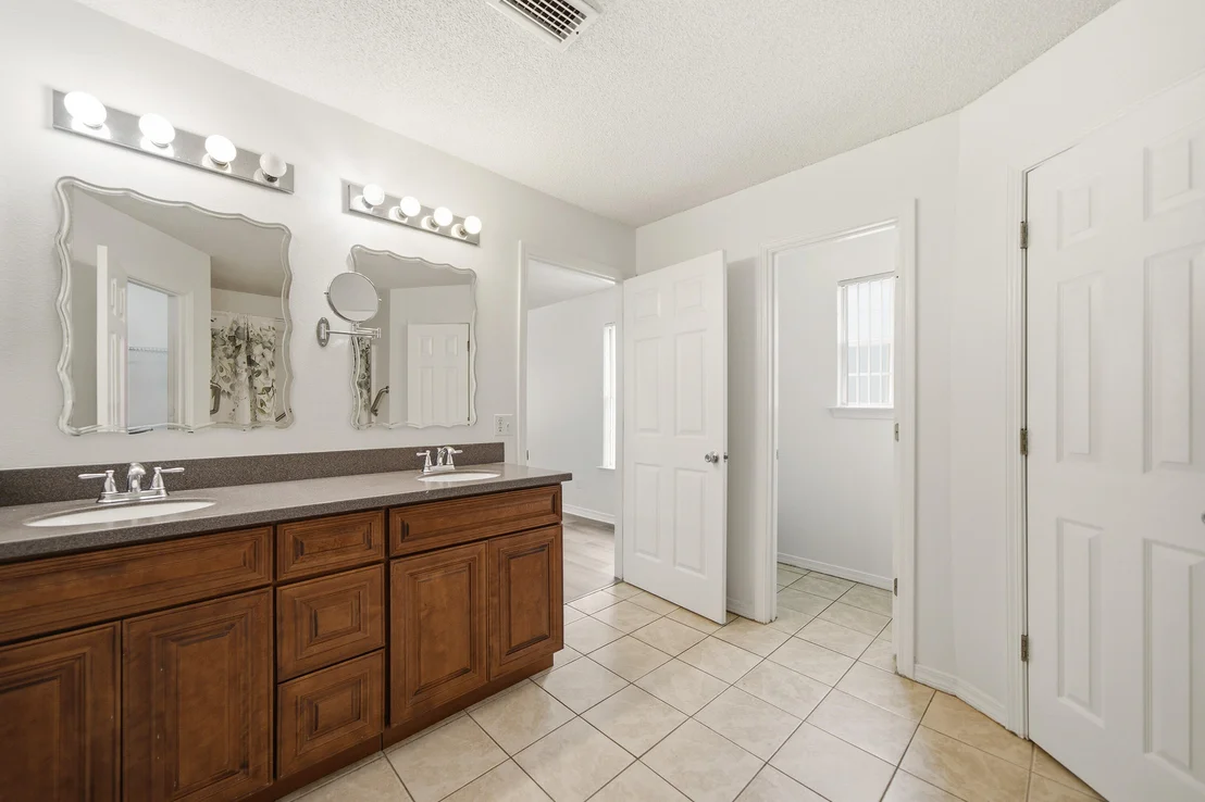 Photo of 2016 Candlewood Drive