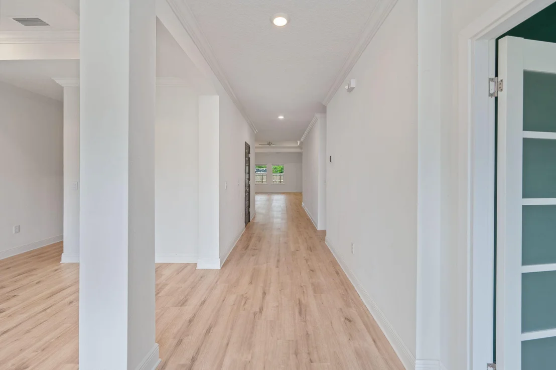 Photo of 15 E Oak Trees Lane