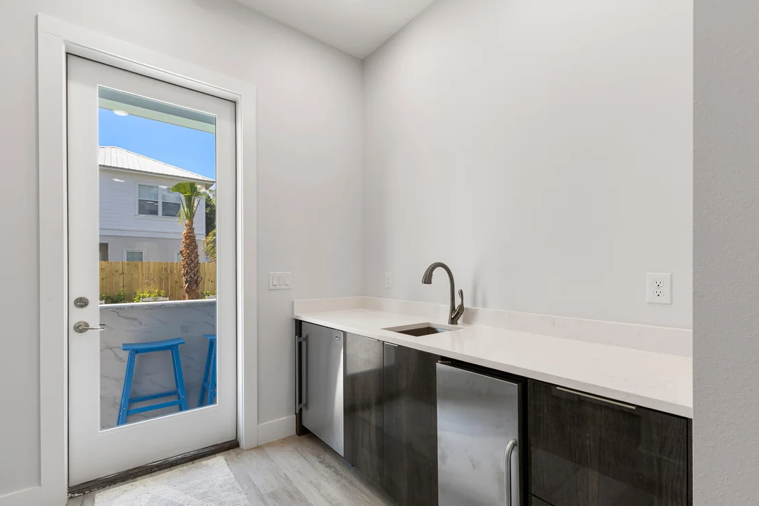 Photo of 39 Charlotte Avenue