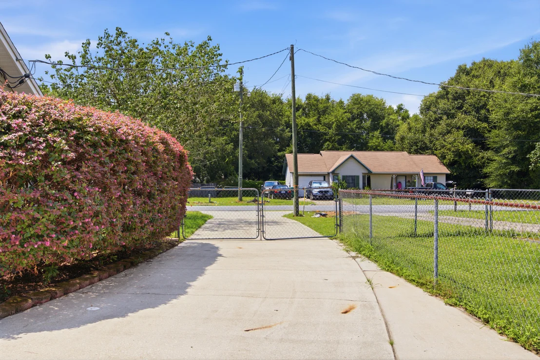 Photo of 220 W Walker Circle