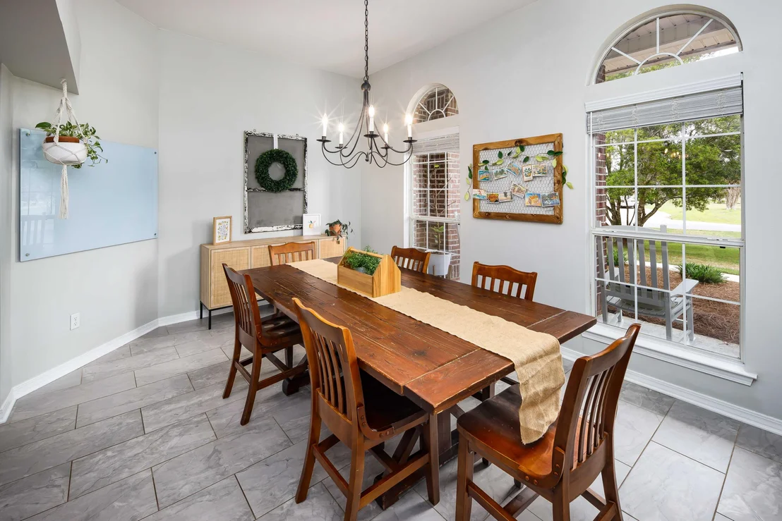Photo of 2400 Crescent Road