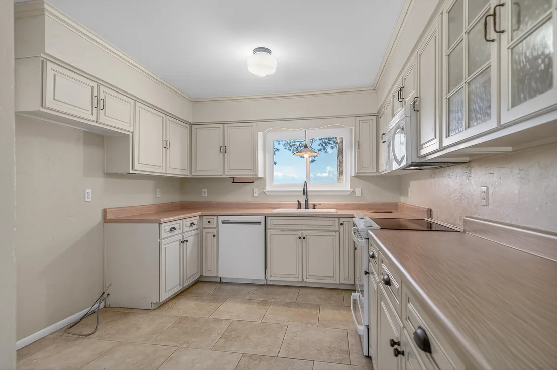 Photo of 186 Bayshore Drive
