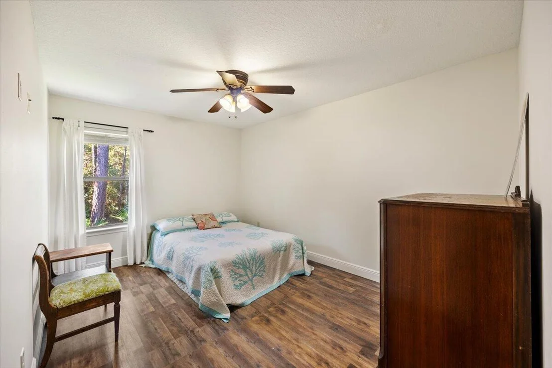 Photo of 2296 Valley Road