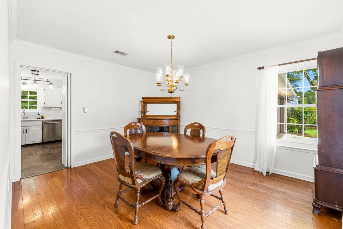 Photo of 610 W Lynn Brook