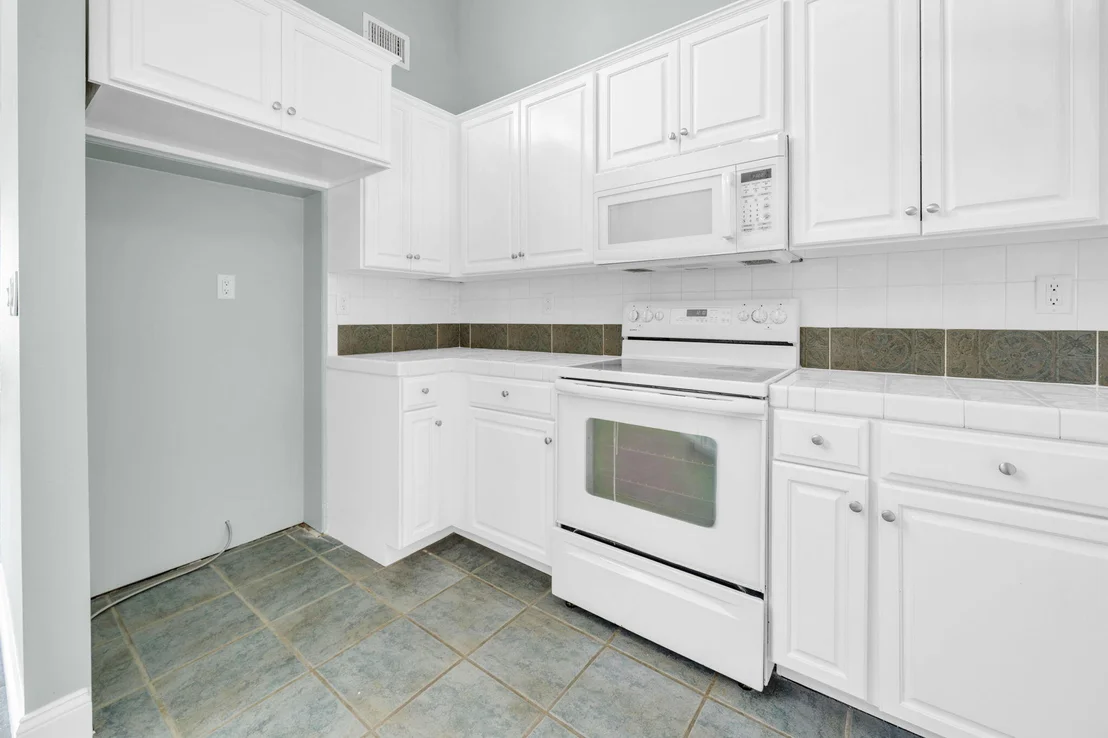 Photo of 845 N Lakeside Drive