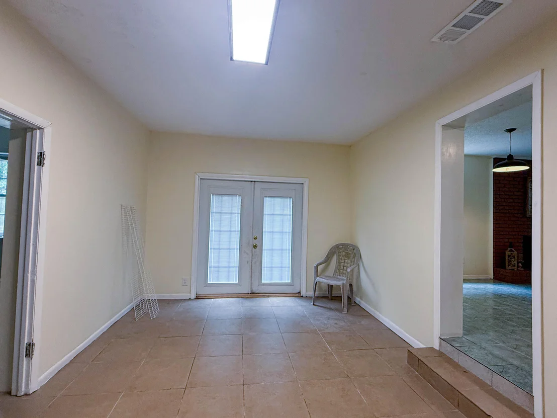Photo of 5703 Old River Road