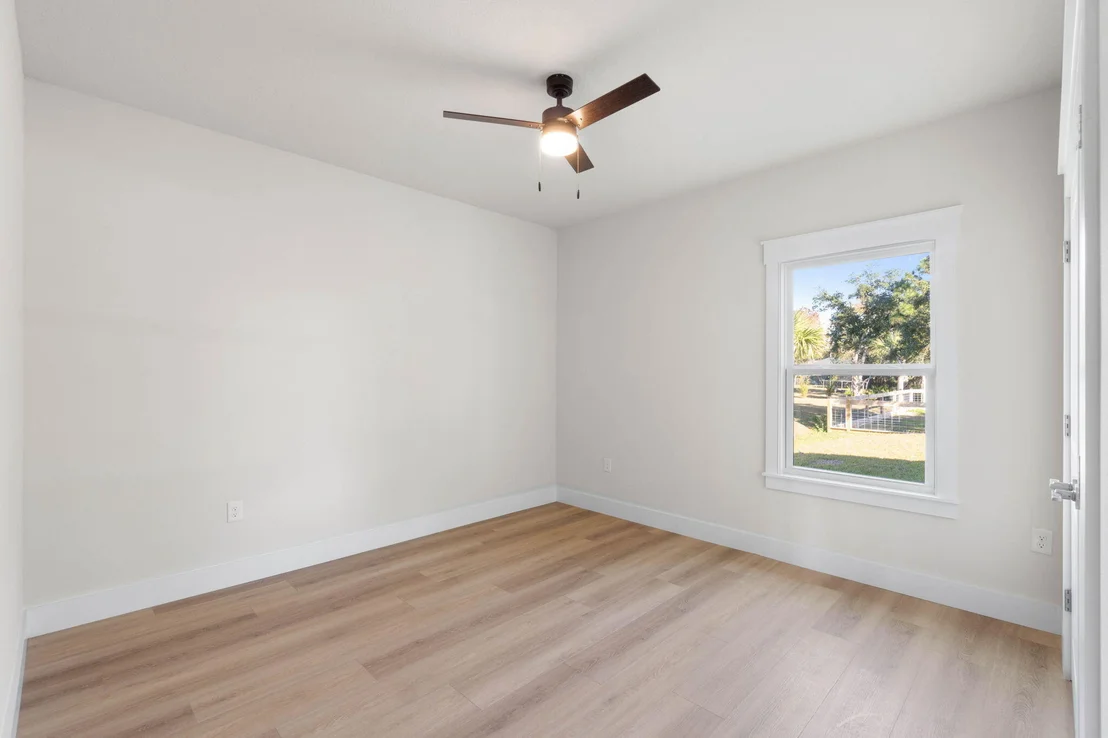 Photo of 1370 Central Parkway