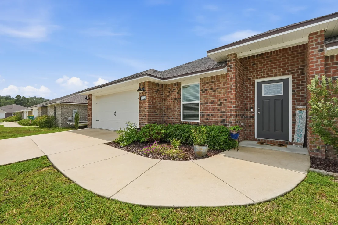 Photo of 5302 Moore Loop