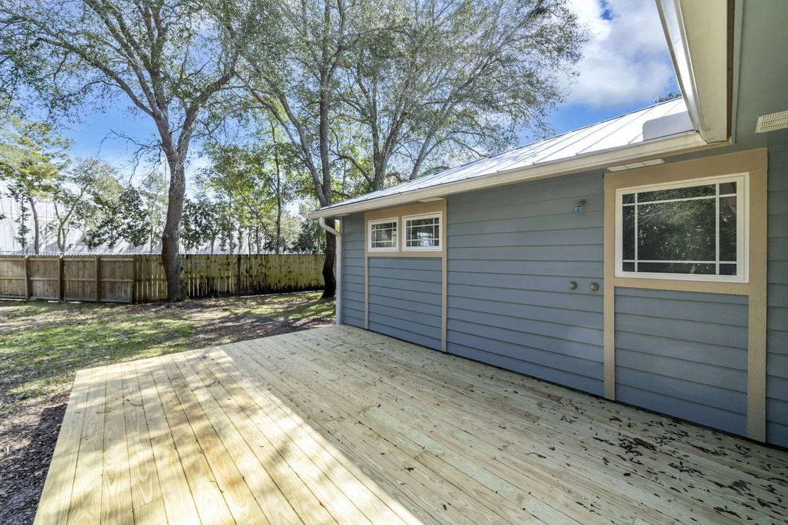 Photo of 845 N Lakeside Drive
