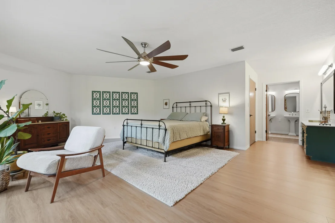 Photo of 5845 White Oak Drive
