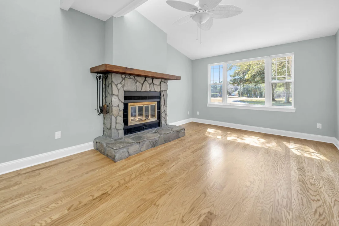 Photo of 845 N Lakeside Drive