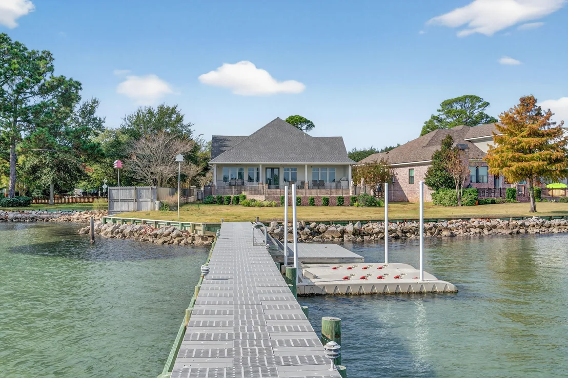 Photo of 901 Peacocks Point Drive