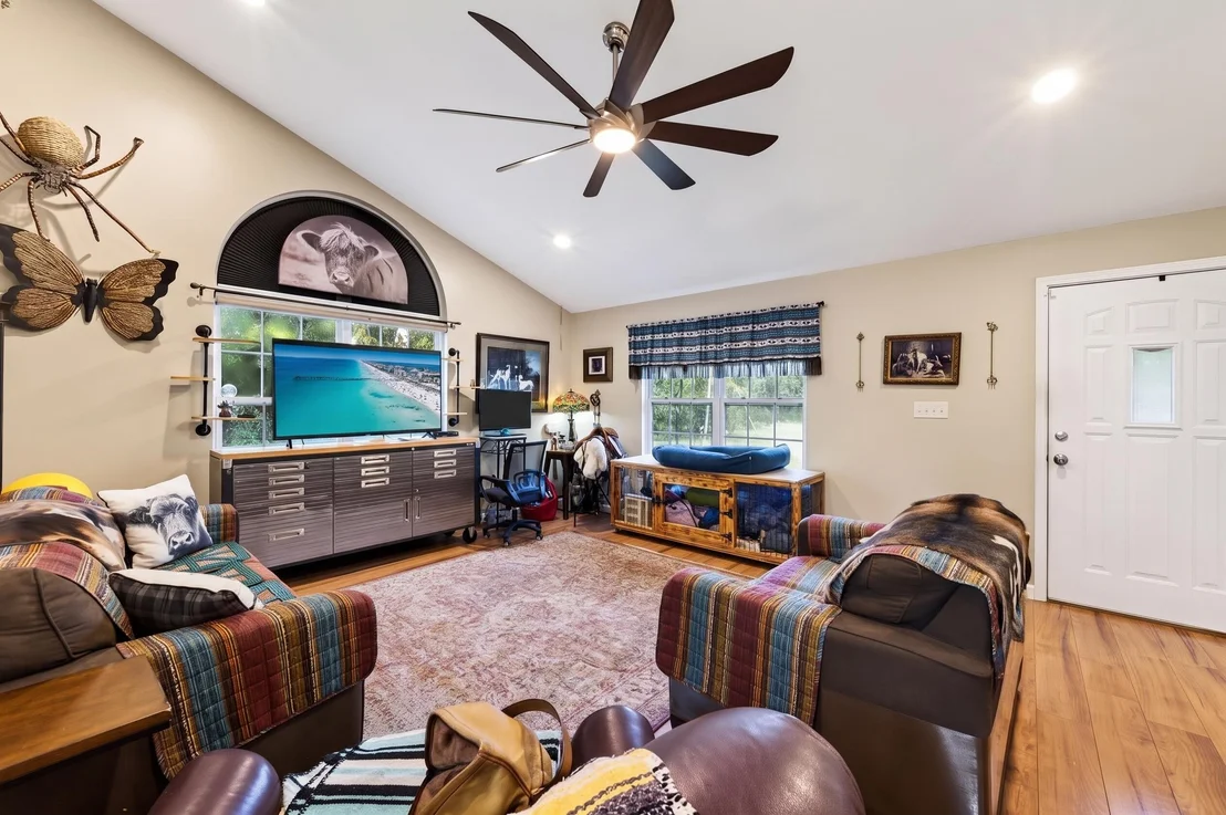 Photo of 635 Southside Drive