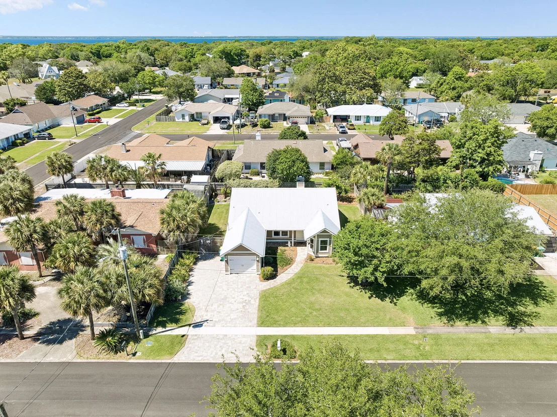 Photo of 331 Oleander Avenue