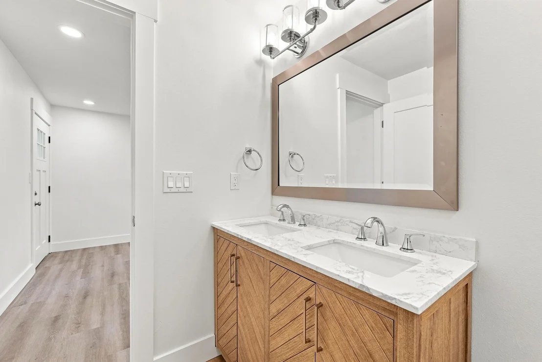 Photo of 1215 S Cedar Avenue