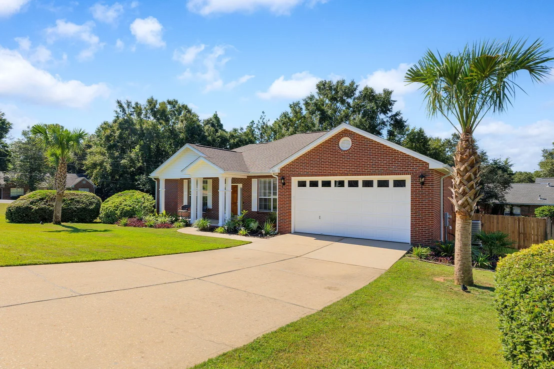Photo of 601 W Lynn Brook