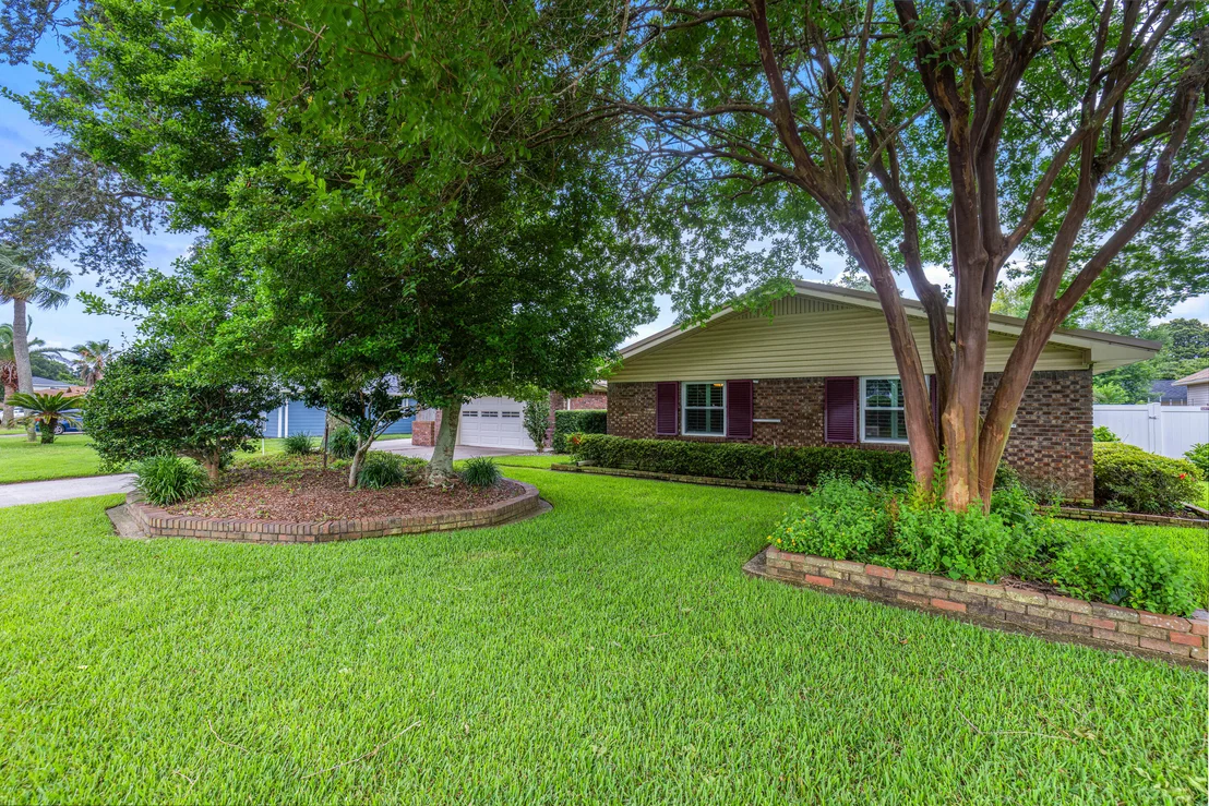 Photo of 21 Pebble Beach Drive