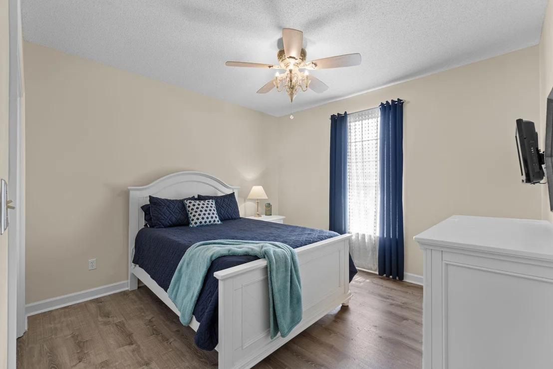 Photo of 180 Bonaire Boulevard