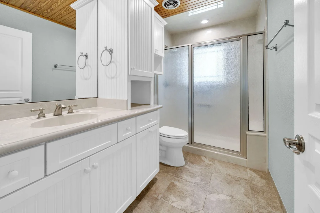 Photo of 845 N Lakeside Drive