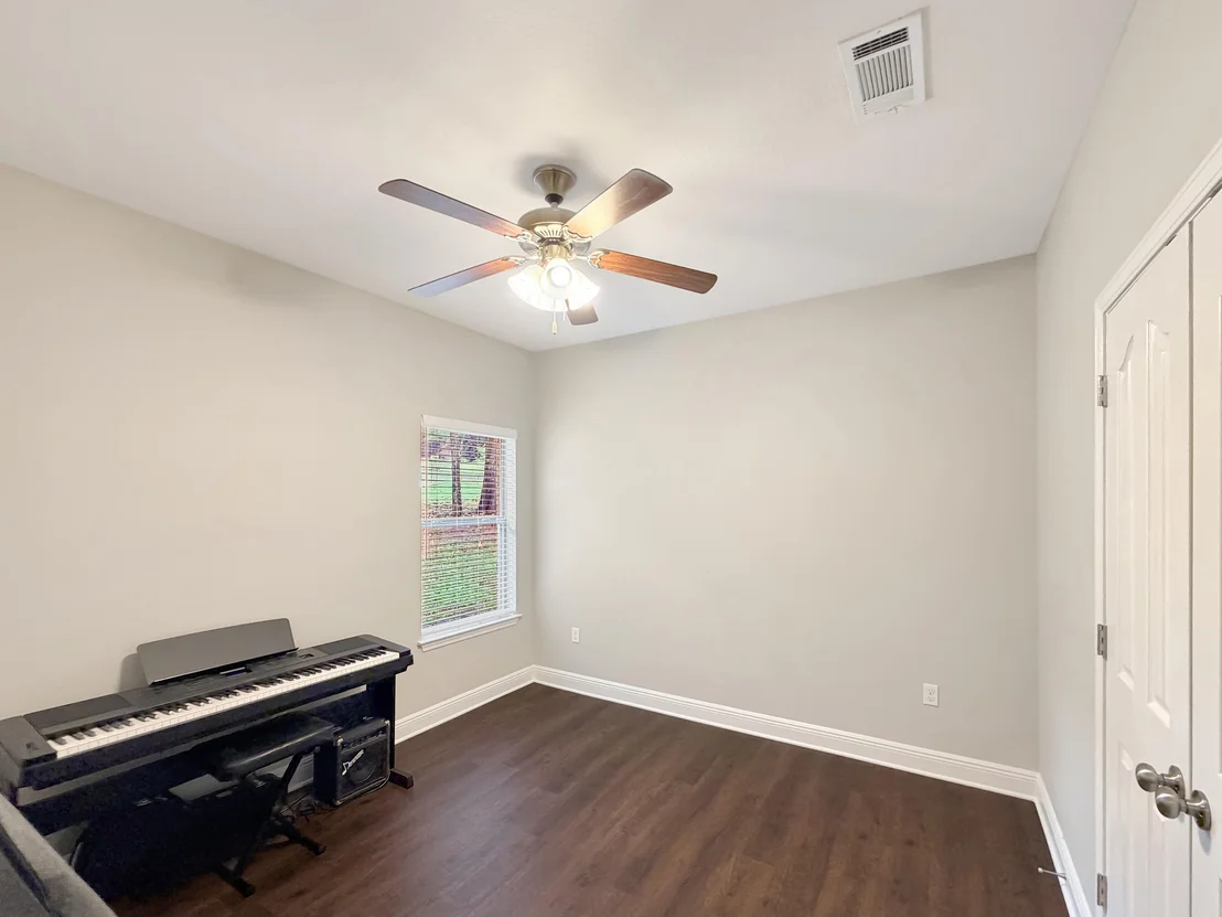 Photo of 616 Red Fern Road