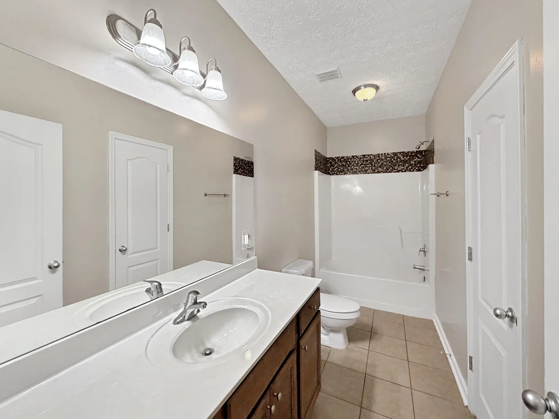 Photo of 2490 S Lakeview Drive