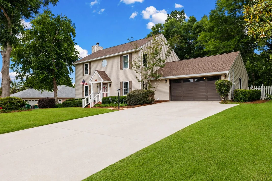 Photo of 610 W Lynn Brook