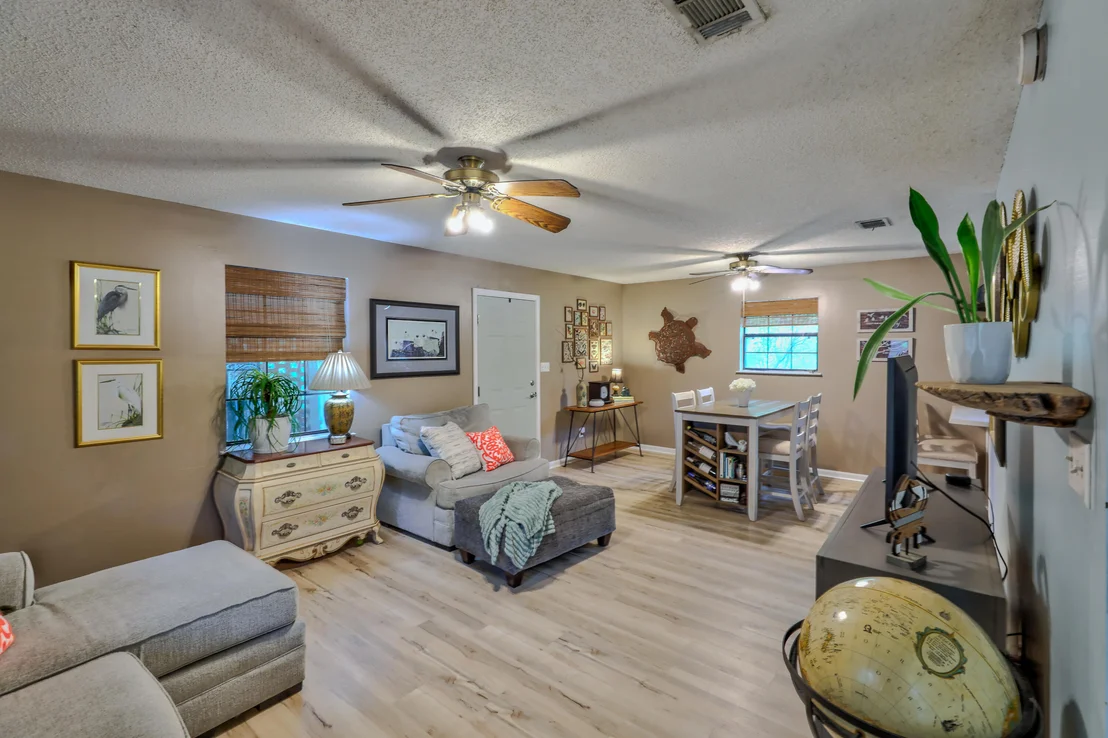 Photo of 11 W Bayou Forest Drive