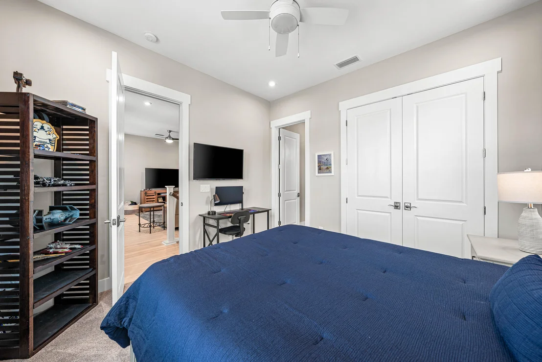 Photo of 446 W Lafayette Road