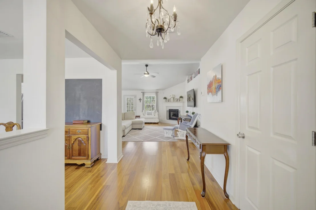Photo of 346 Louise Circle