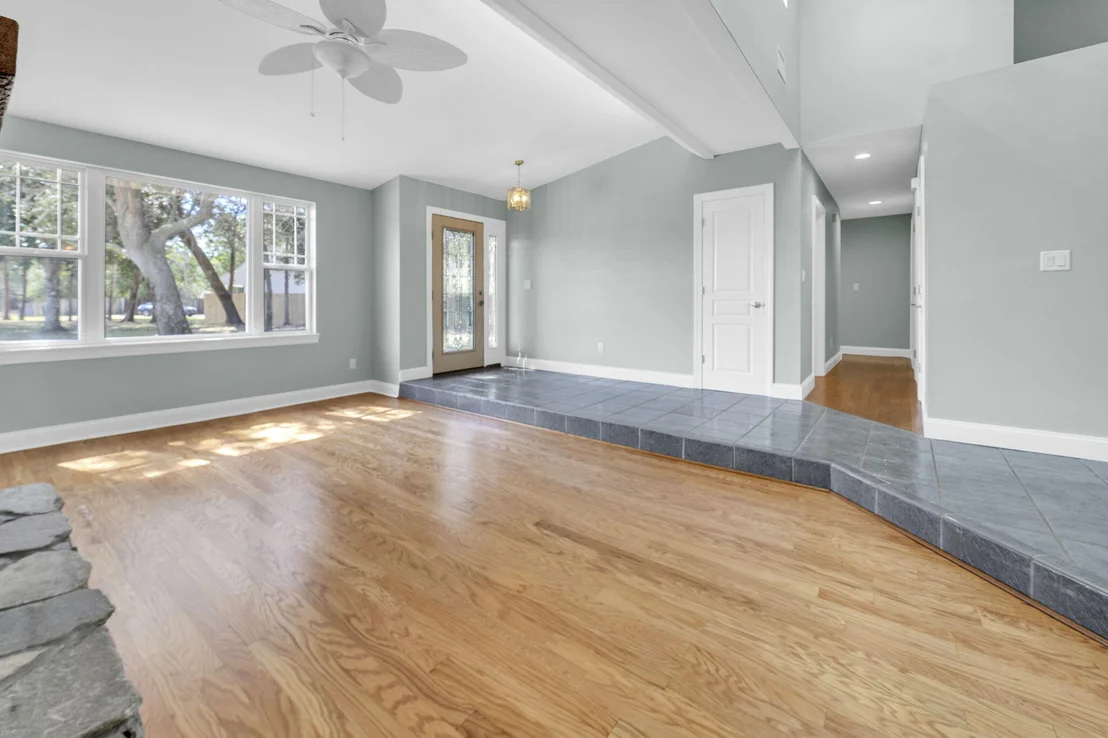 Photo of 845 N Lakeside Drive