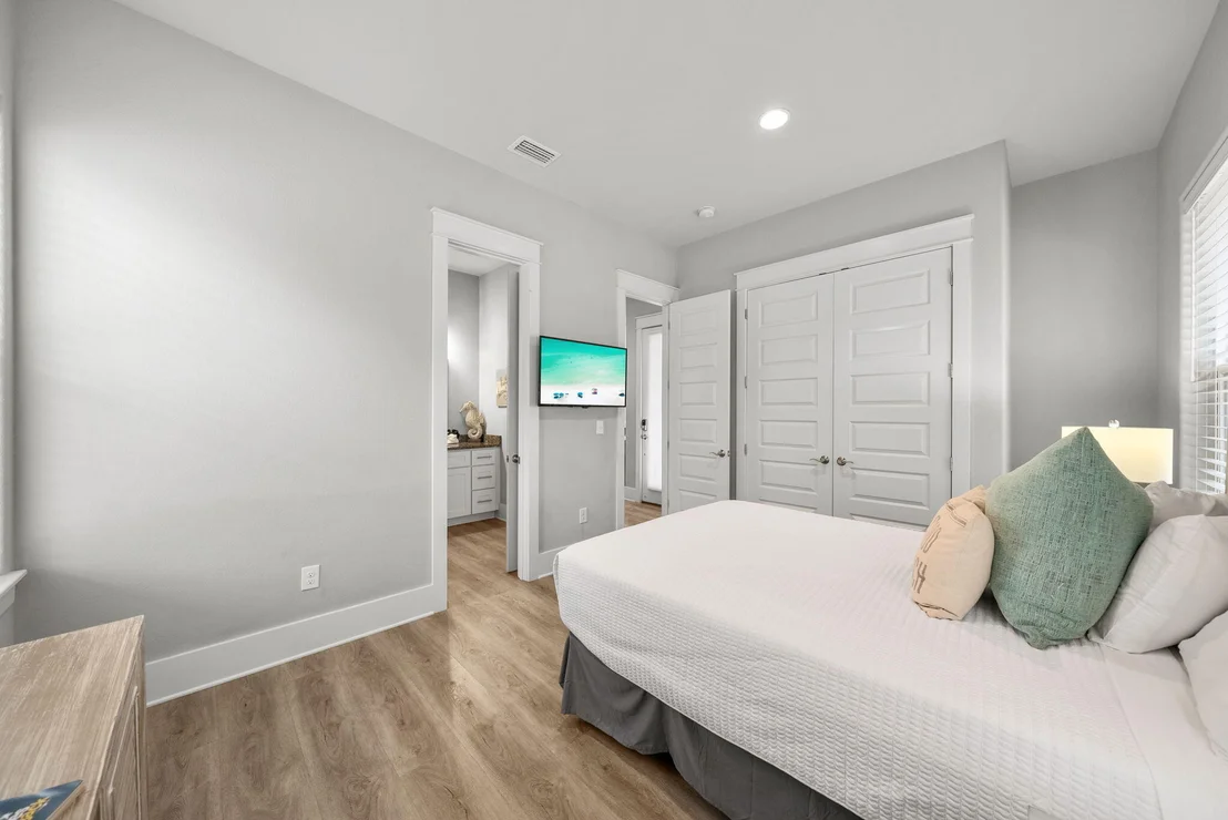 Photo of 251 Gulfview Circle