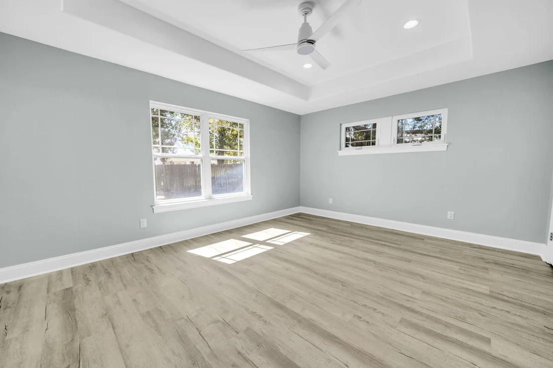 Photo of 845 N Lakeside Drive