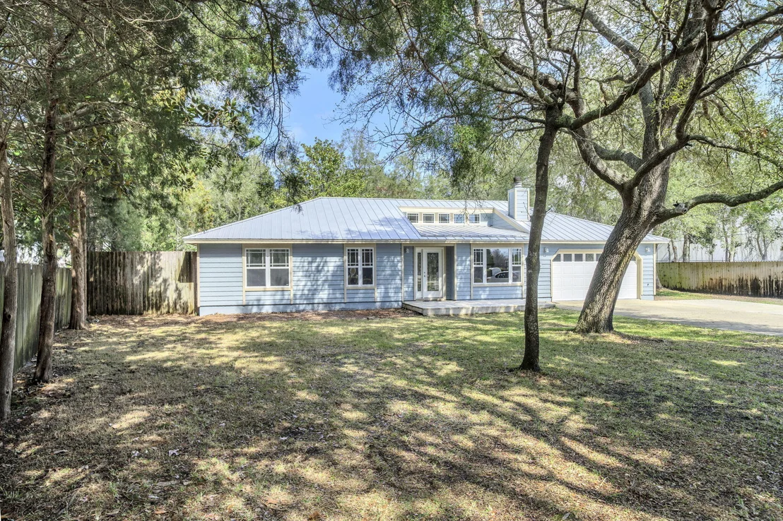 Photo of 845 N Lakeside Drive