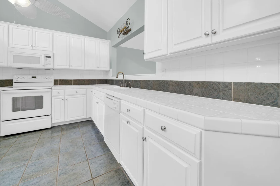 Photo of 845 N Lakeside Drive